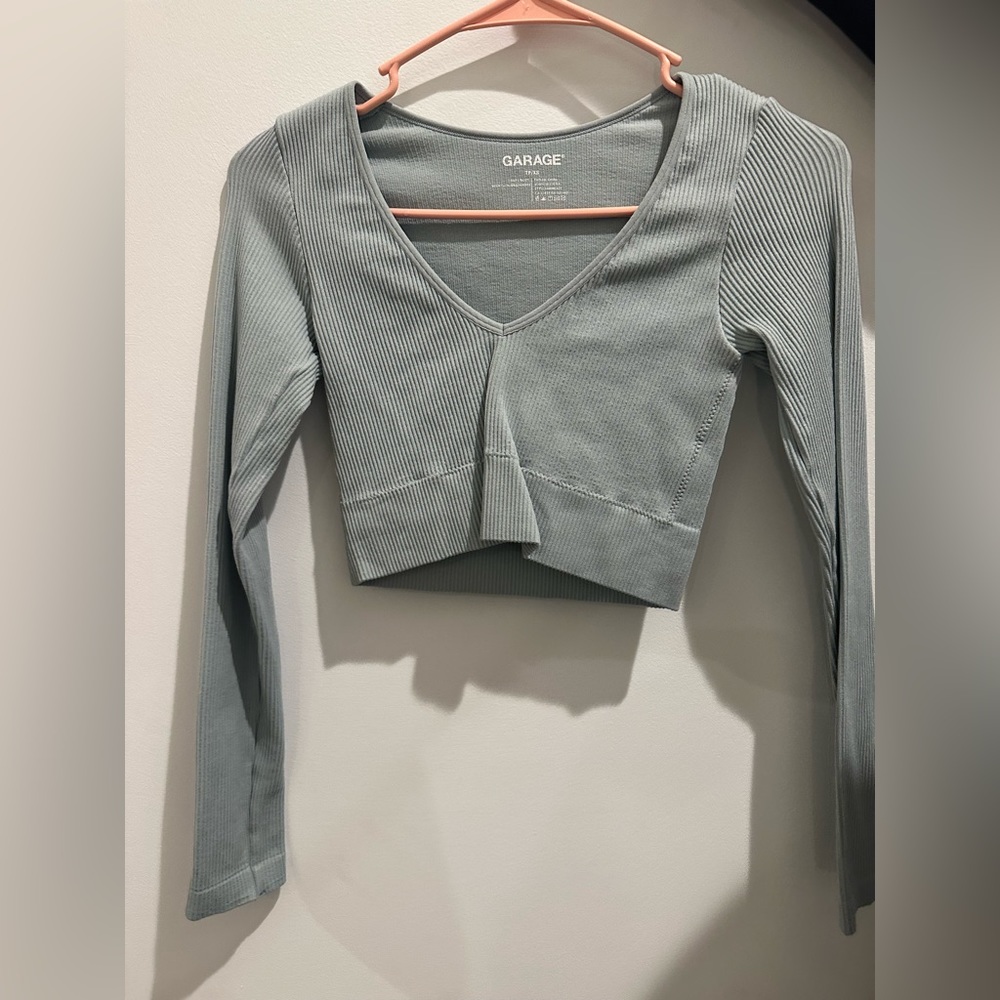 garage seamless long sleeve ribbed crop top